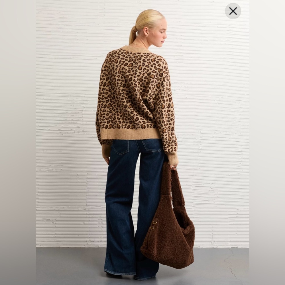 NWT AE Whoa So Soft Classic Crew Neck Sweater size small - Picture 3 of 9
